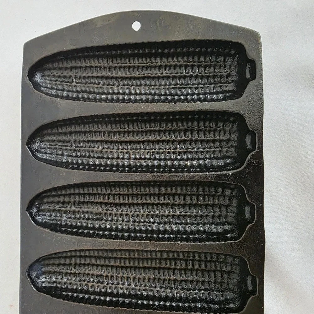 Vintage Cast Iron Cornbread Stick Pan‎ 7 Slot 12